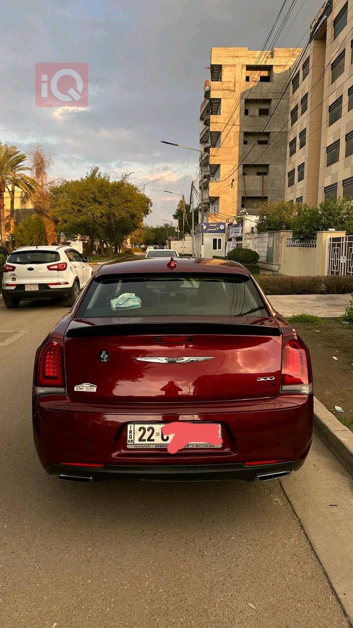 کرایسلەر 300